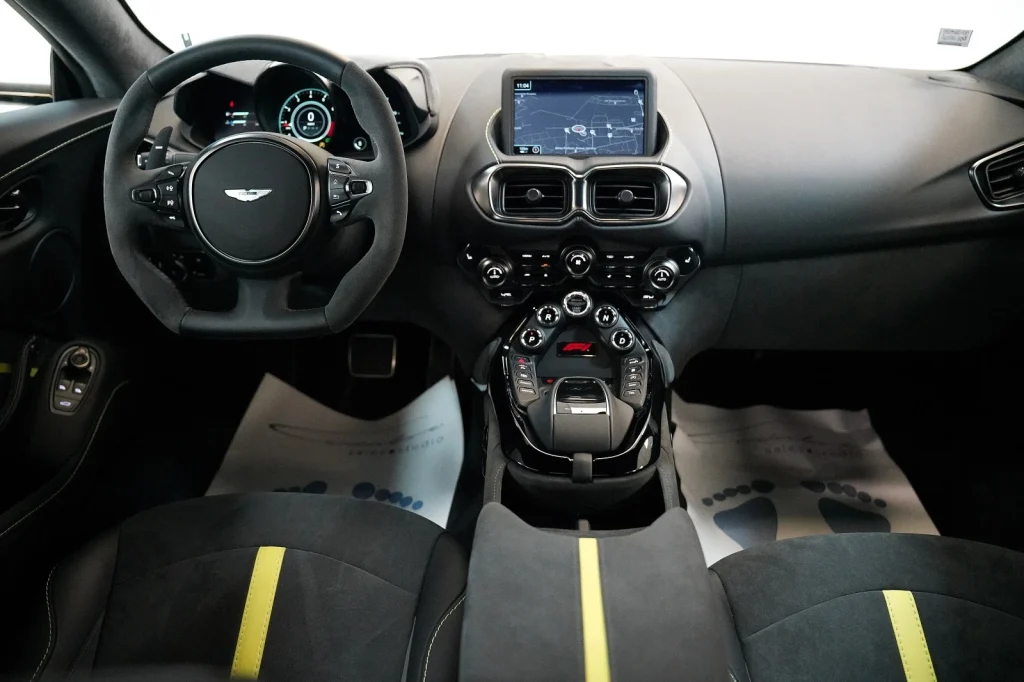 Aston martin V8 Vantage F1 Edition